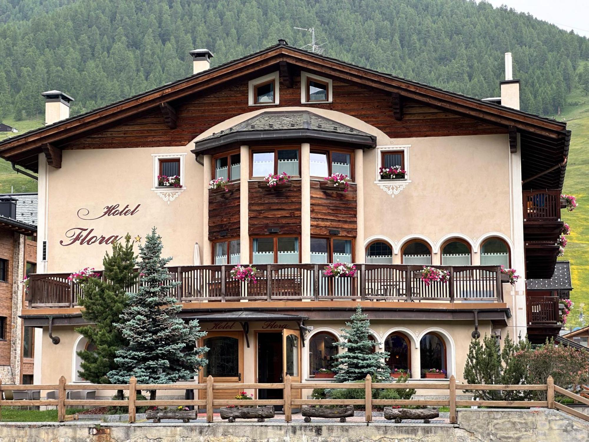 Hotel Flora Livigno Exterior foto